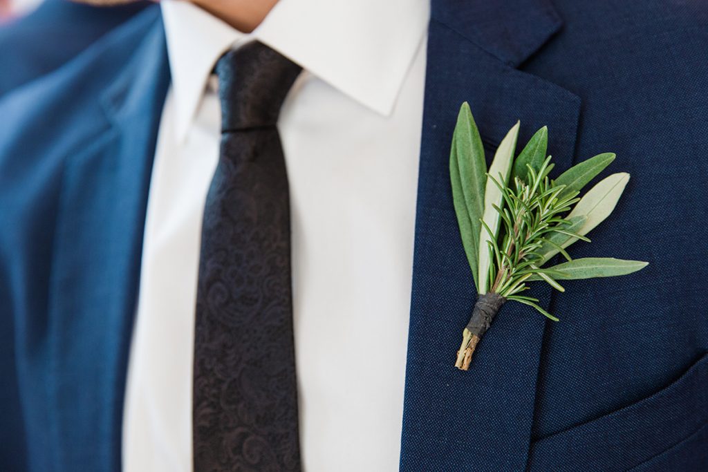 groom-boutonniere
