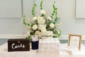 gift table flowers
