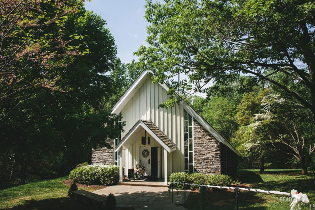 Small chapel for micro weddings